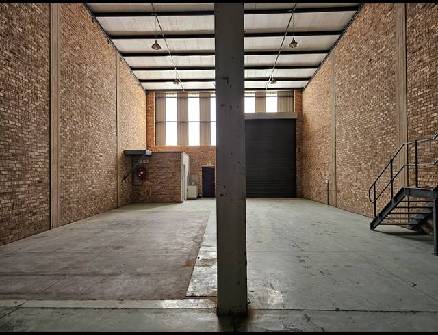 517M² WAREHOUSE TO LET IN NORTH RIDING